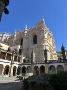 Foto de uma das fachadas do Convento de Cristo.